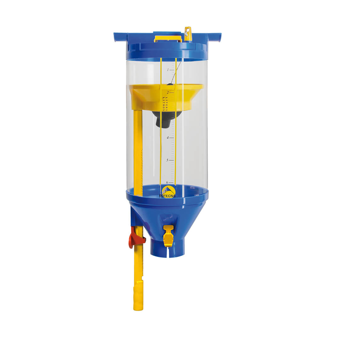 Pig feed dispenser with ball for gestation and fattening